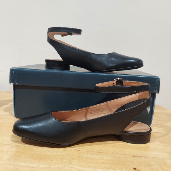 Bernardo Ellie Ankle Strap Flat - Picture 2 of 12